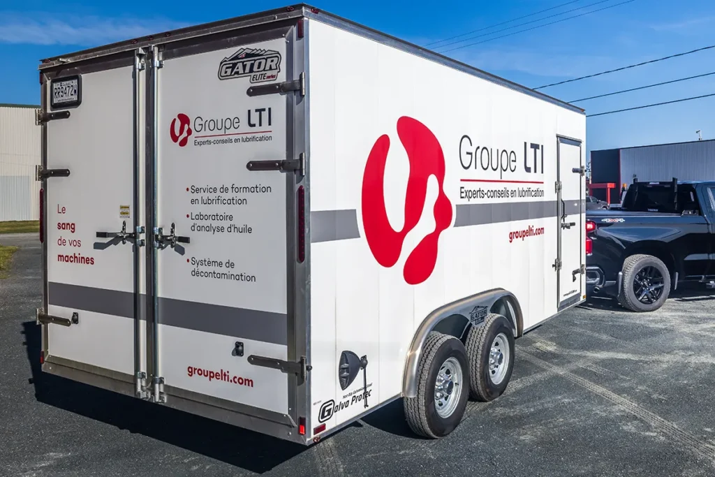 Système mobile de filtration d’huile thermique en intervention sur site.